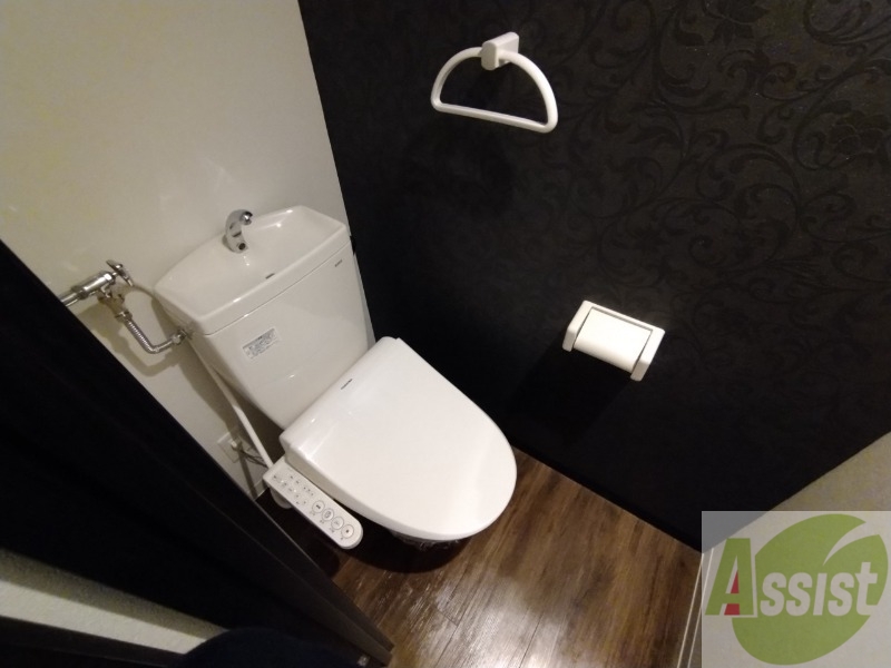 トイレ　ウォシュレット機能がついたトイレです。安心して使用できます。