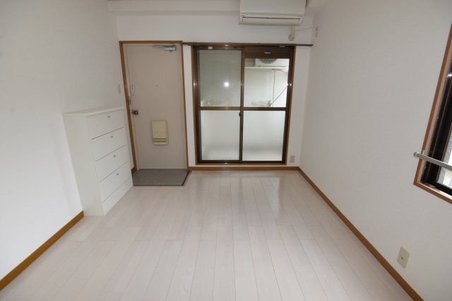 居室・リビング　こちらのリビングで趣味の時間をお楽しみください