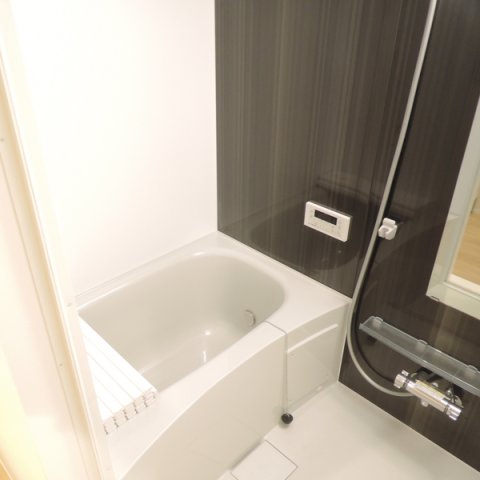 バス・シャワールーム　ご家族や長時間入浴に便利な追い炊き機能付きです♪