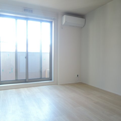 居室・リビング　こちらのリビングで趣味の時間をお楽しみください♪