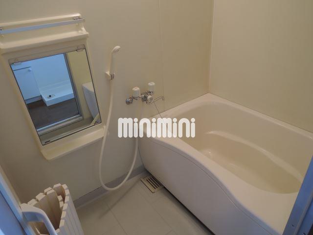 バス・シャワールーム　ゆったりとした浴室です。