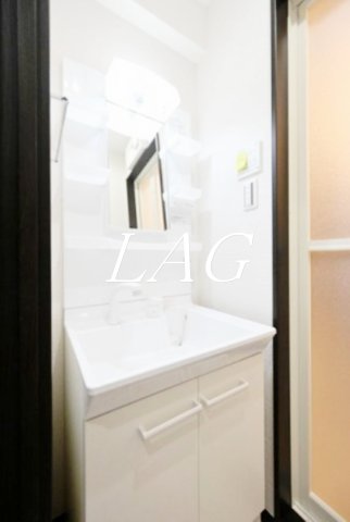 洗面設備　独立洗面台になります。