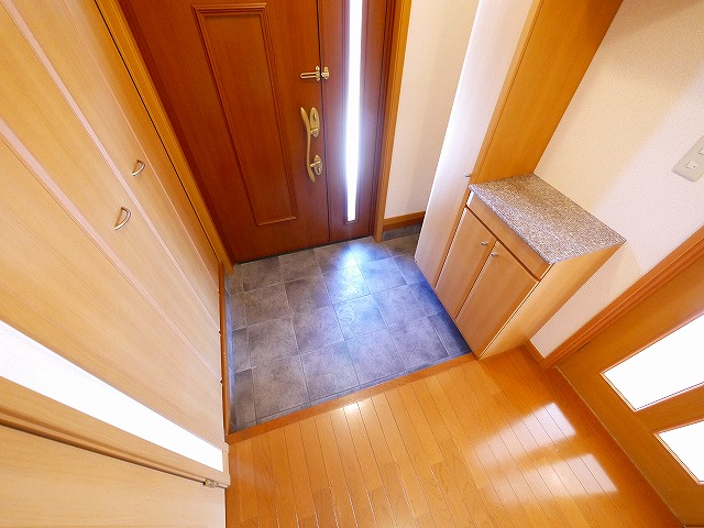 玄関　落ち着いた玄関です