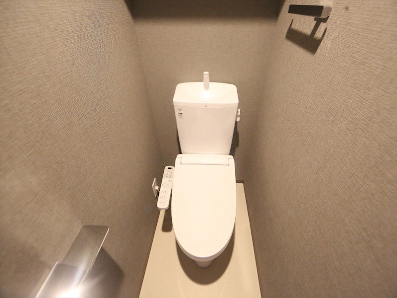 トイレ　温水洗浄暖房便座付トイレ