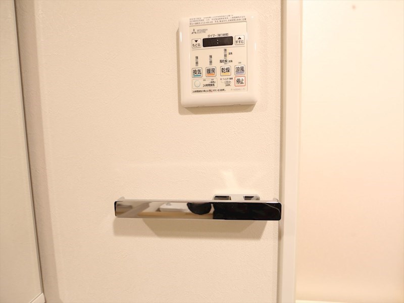その他設備　浴室暖房乾燥機付き