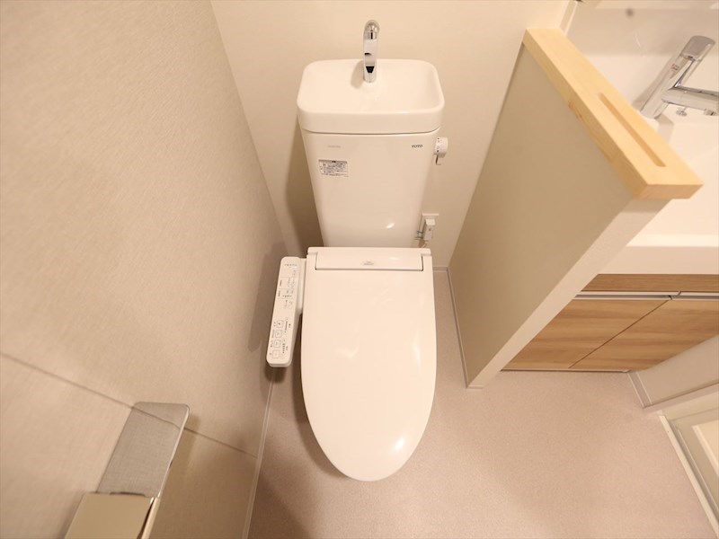 トイレ　温水洗浄暖房便座付トイレ