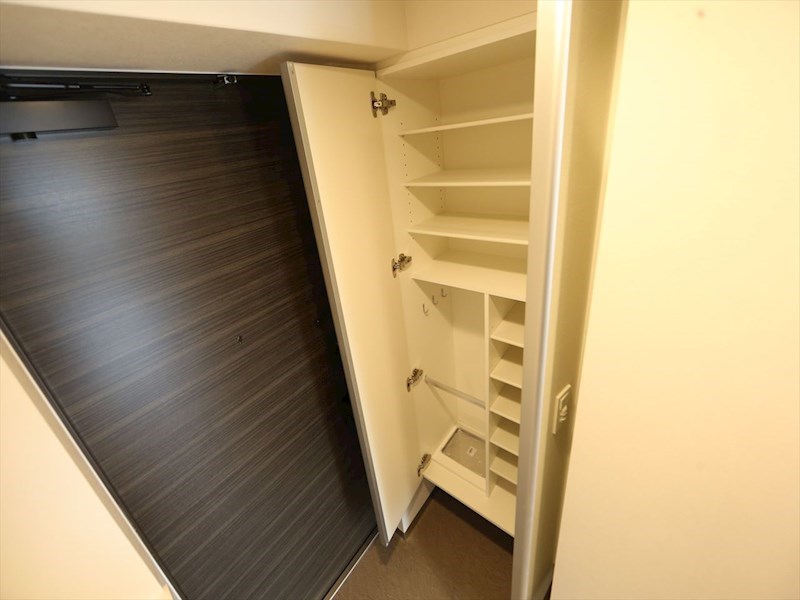 玄関　玄関　シューズボックス付（収納充実してます）