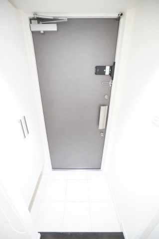 玄関　※同物件・同タイプの写真です。