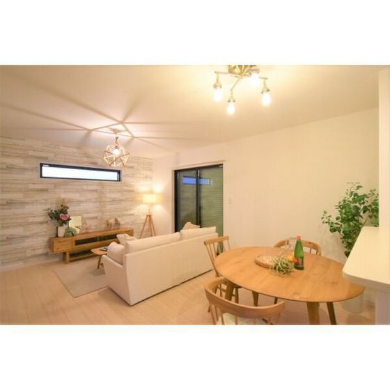 居室・リビング　※照明・家具など展示用備品につき設備には含まれません。現況優