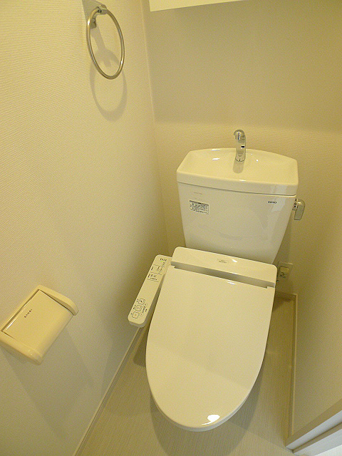 トイレ　温水洗浄便座