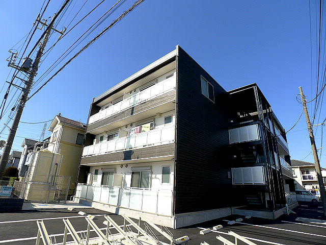 建物外観　リブリ・吉川　河口コーポのご紹介は住まいの窓口　アソシエにお