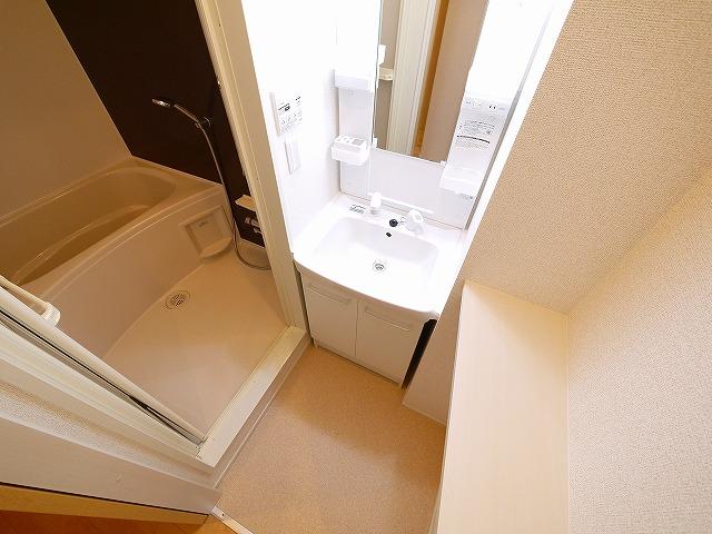 洗面設備　使いやすい洗面所です