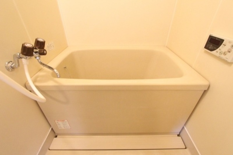 バス・シャワールーム　追い焚き機能付き♪