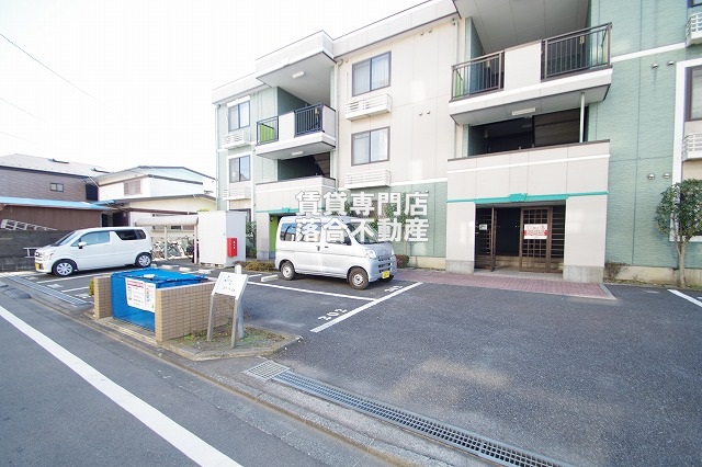 駐車場　敷地内駐車場完備