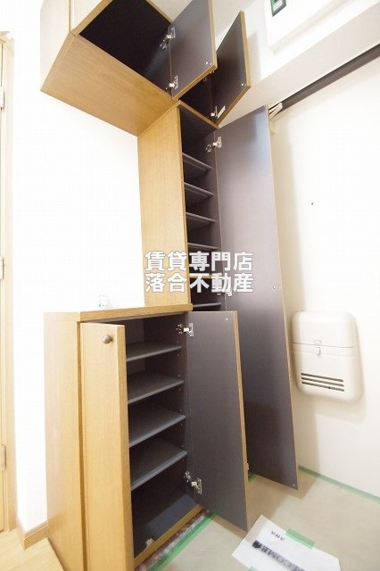 収納　天井高シューズ収納