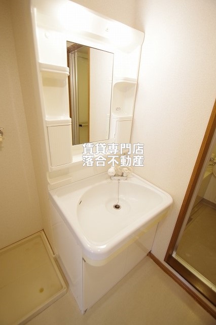 洗面設備　独立洗面化粧台付き