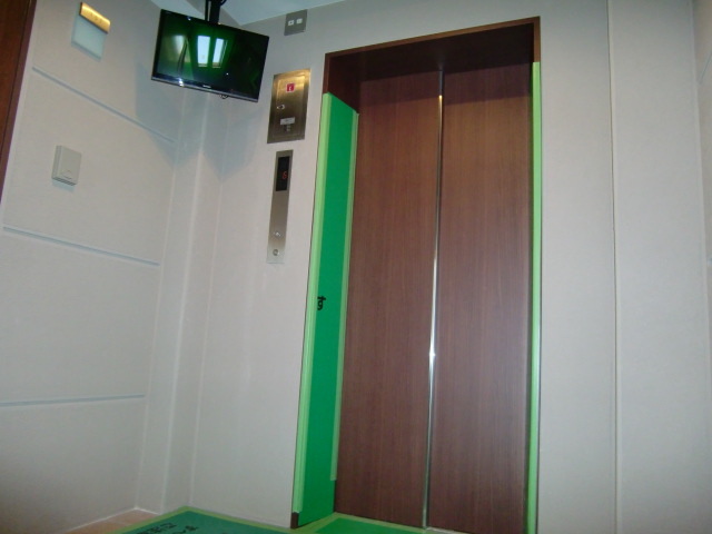 エントランス　エレベーター