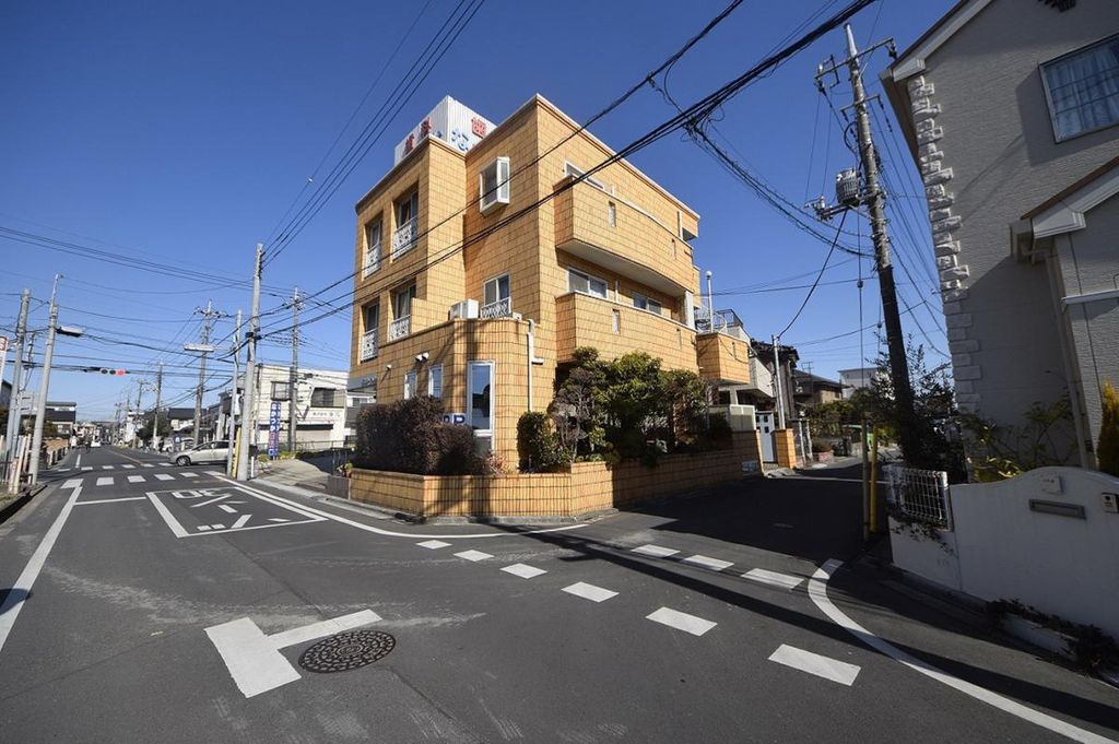 建物外観　駐車場