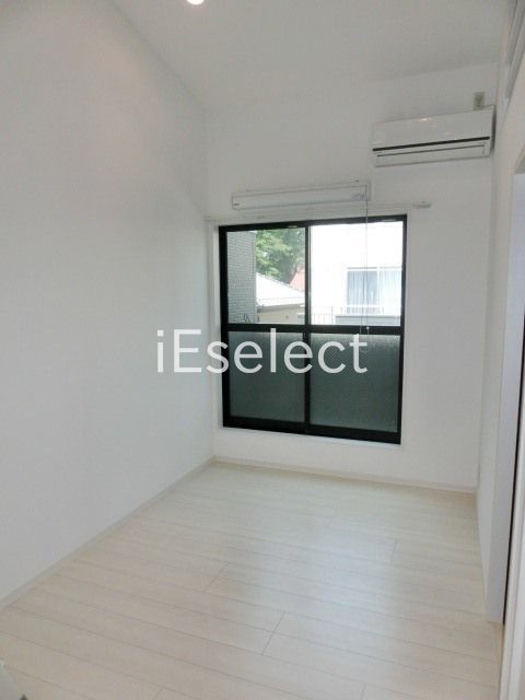 その他部屋・スペース　フローリング張りで明るい洋室