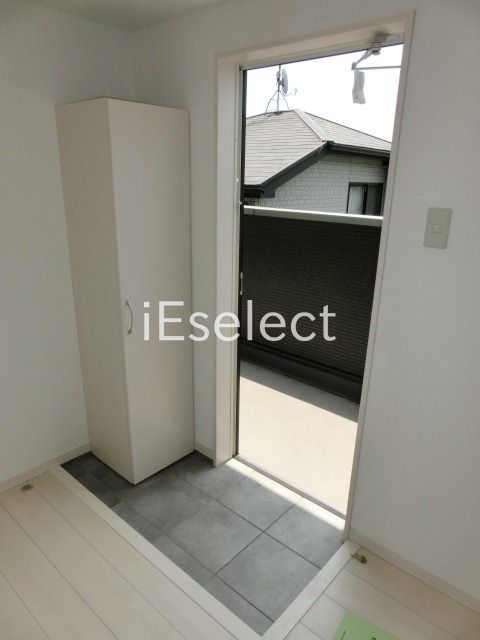 玄関　玄関にはシューズボックスあります