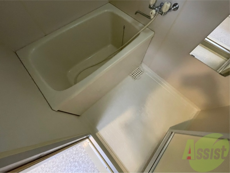 バス・シャワールーム　お風呂になります。一日の疲れを癒してくださいね。