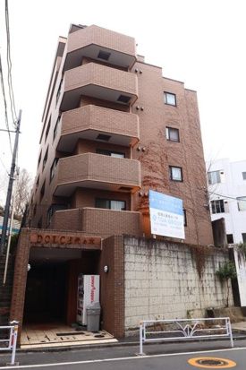 建物外観　鉄筋コンクリート造・総戸数は46戸です。