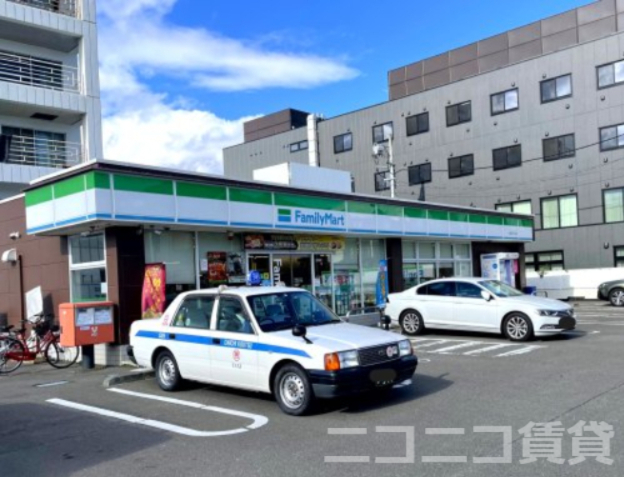 コンビニ　ファミリーマート 小田原五丁目店（コンビニ）まで296m