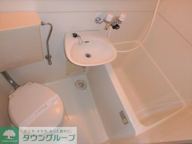 バス・シャワールーム　☆日差しを浴びたキレイな外観☆