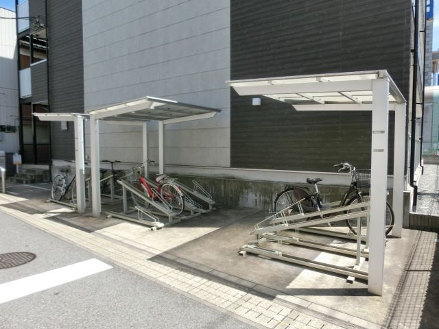 その他共有部分　敷地内屋根付き駐輪場です