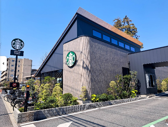 飲食店　スターバックス（飲食店）まで528m