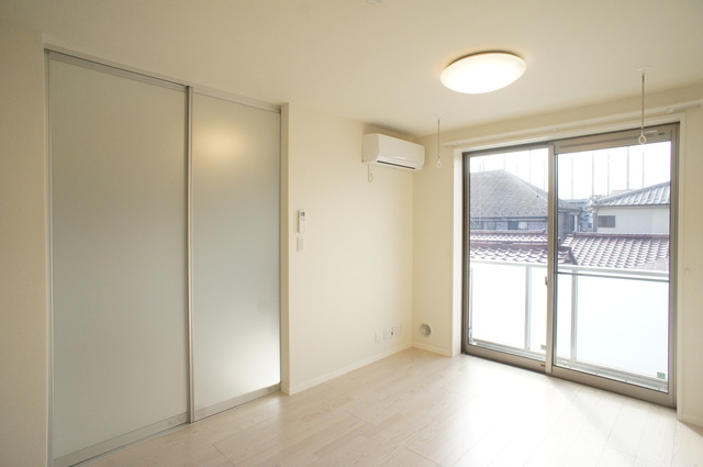 居室・リビング　広々としたリビングは憩いの空間です