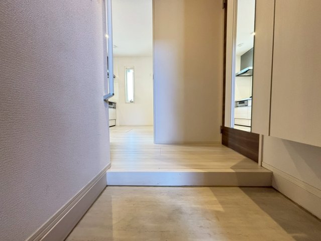 玄関　詳細は、RISUMO江坂本店までお問合せください♪