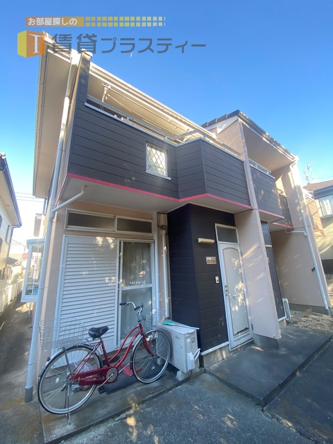 建物外観　オシャレな外観のメゾネットタイプの物件です。