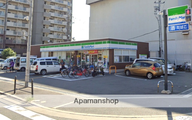 コンビニ　ファミリーマート（コンビニ）まで500m