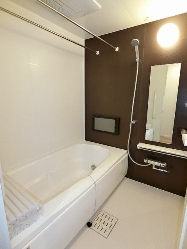 バス・シャワールーム　浴室ＴＶ・浴室乾燥別階数の内観写真です。