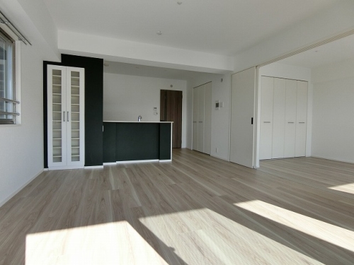 居室・リビング　別階数の内観写真です。