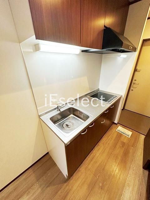 キッチン　IHコンロ付きのシステムキッチン