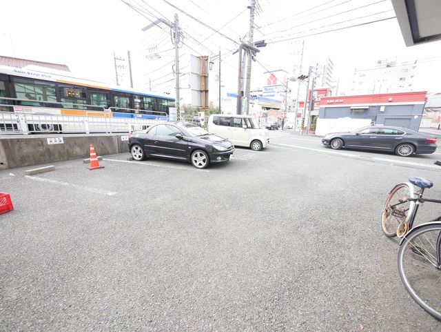 駐車場　★敷地内に駐車場がございます★