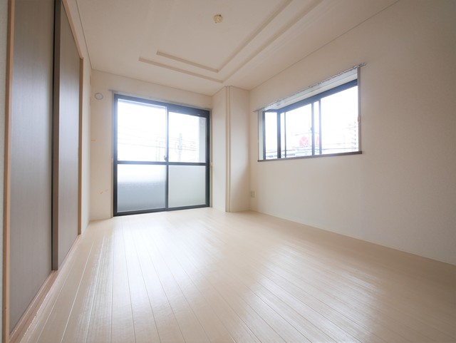 その他部屋・スペース　★明るい日差しが差し込む洋室です★
