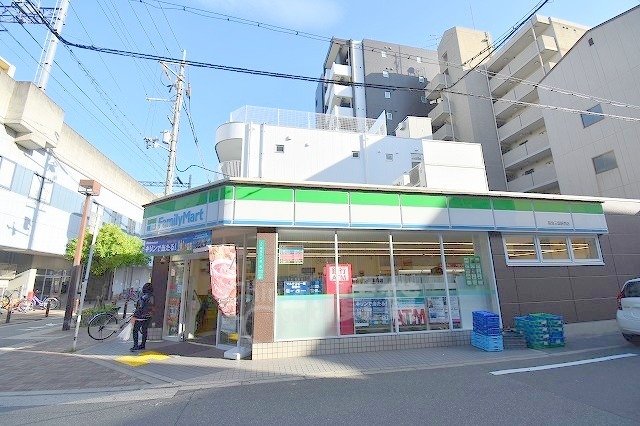 コンビニ　ファミリーマート　阪急三国駅西（コンビニ）まで53m