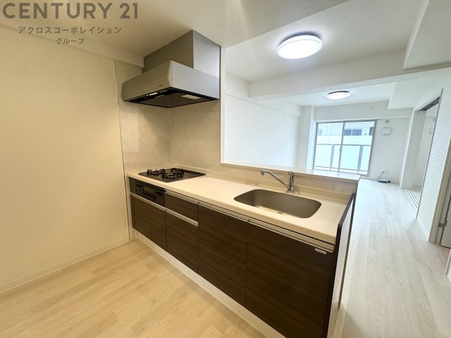 キッチン　人気の対面式キッチン♪3口ガスコンロ付き♪