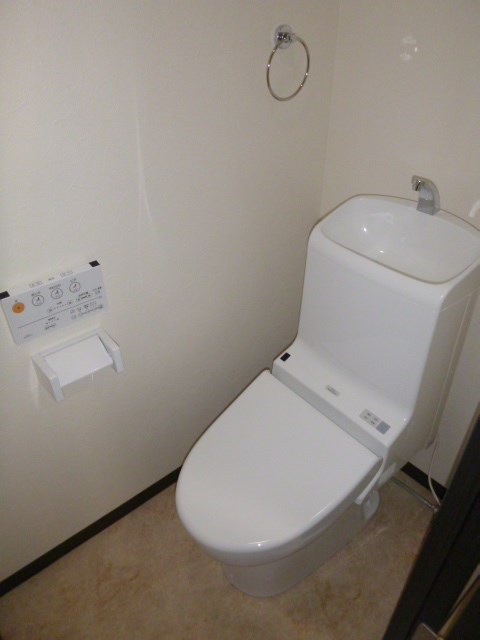 トイレ　※別のお部屋のお写真です。御参考までに。