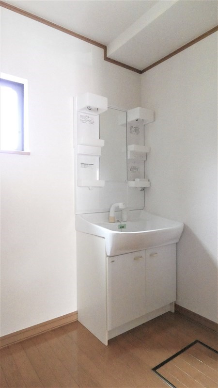 洗面設備　朝の身支度には欠かせない独立洗面化粧台