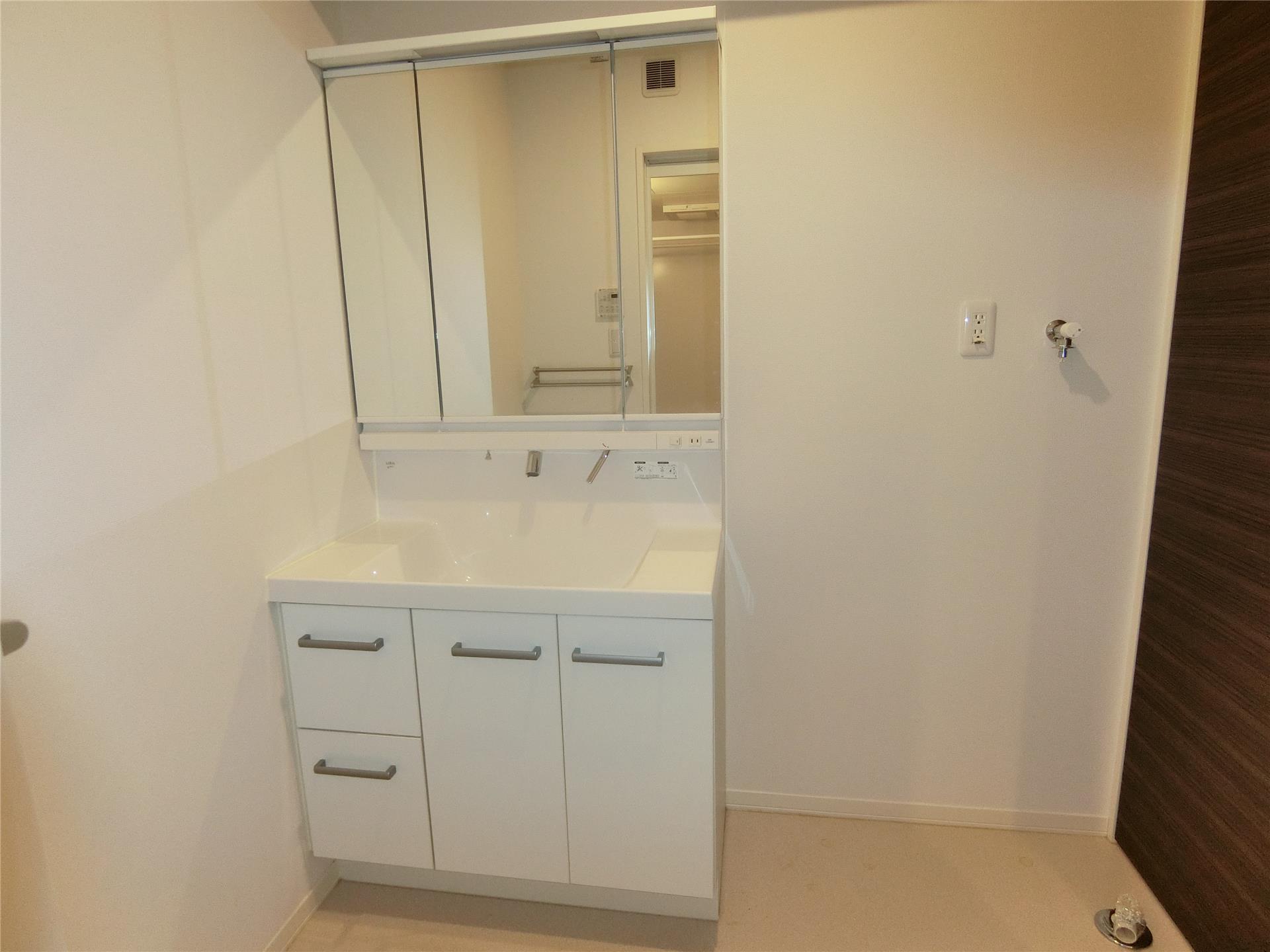 洗面設備　朝の洗顔やヘアセットに便利なシャンプードレッサー♪（同仕様画