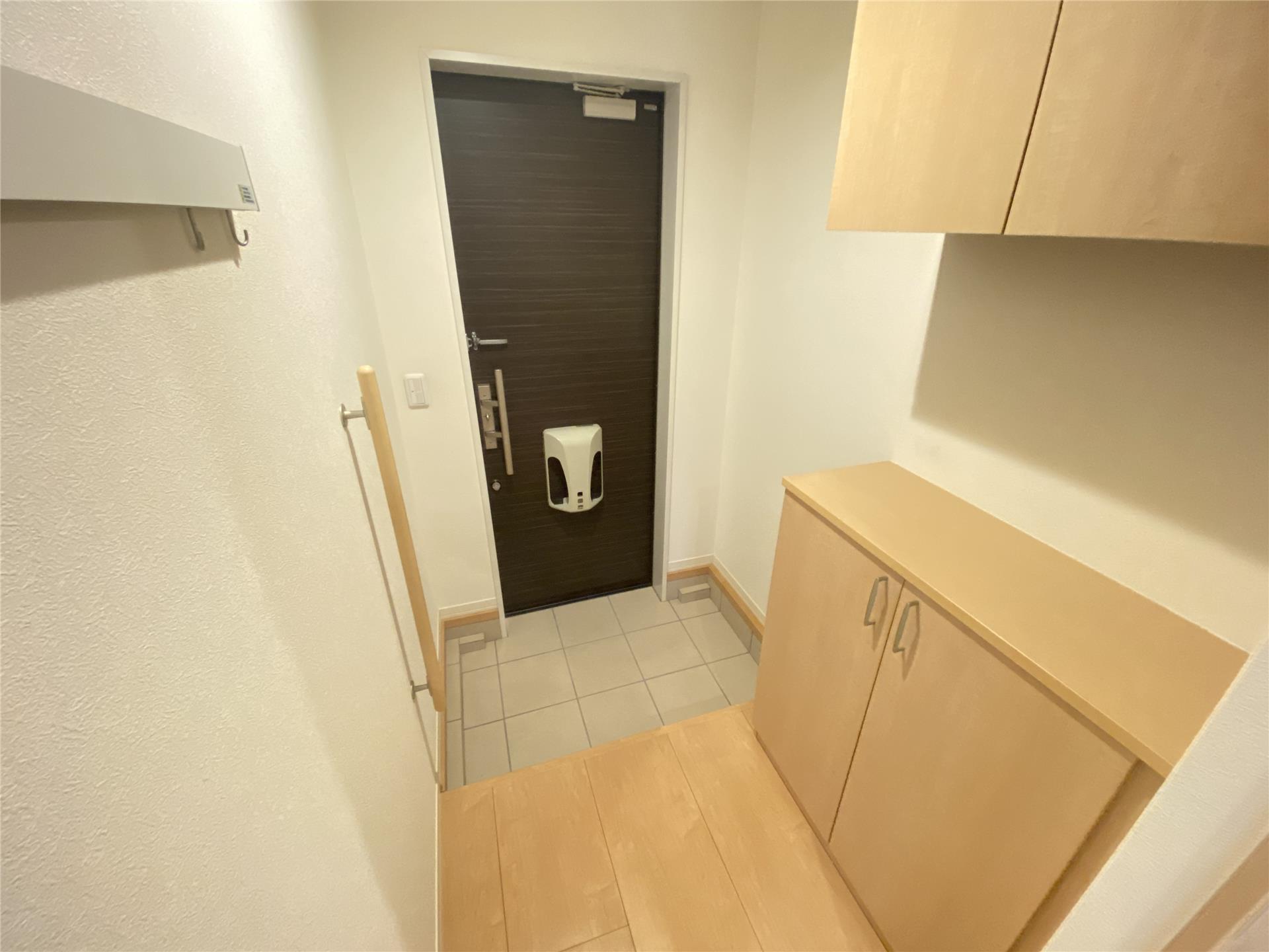 玄関　小物飾りも楽しめるシューズボックス付き♪（同仕様画像）