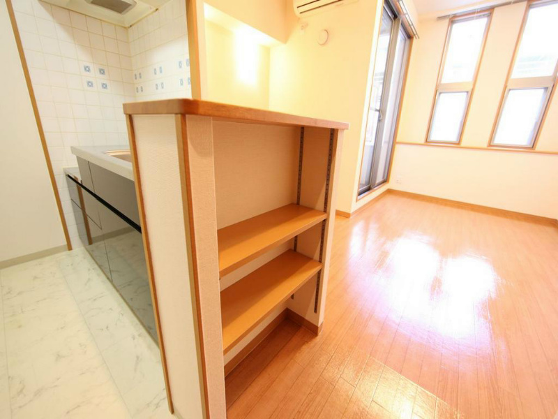 その他　収納棚付き