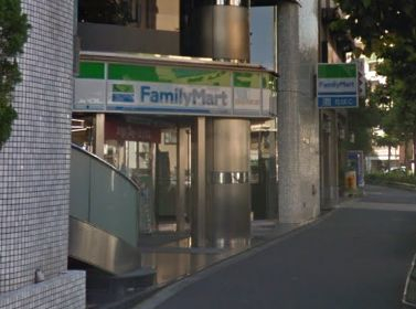 コンビニ　ファミリーマート四谷舟町店（コンビニ）まで596m
