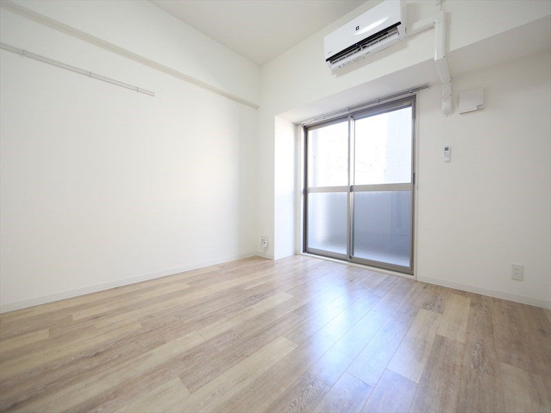 バルコニー　洋室7.4帖　エアコン完備　クローゼット付　バルコニー