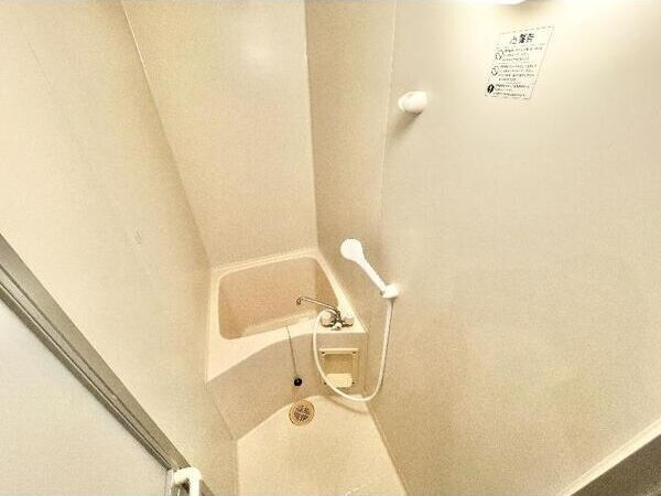 バス・シャワールーム　※写真は同じマンションの違う部屋のものになります。