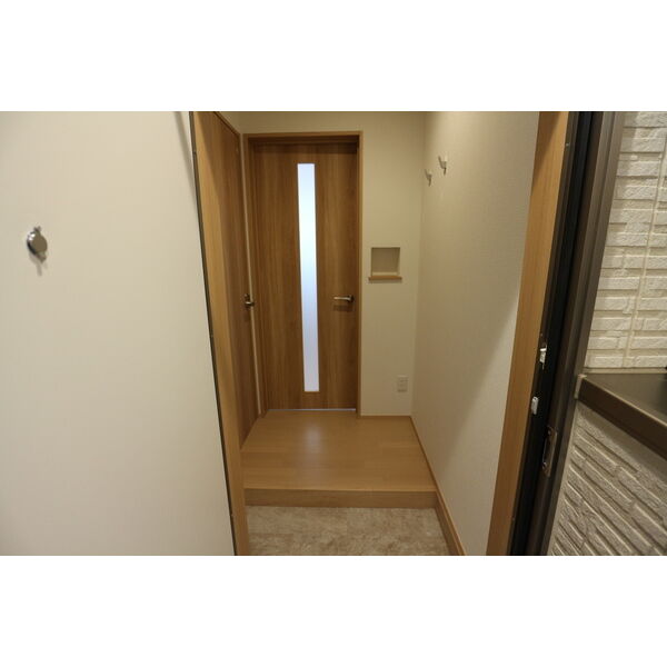 玄関　※別号室の参考写真、現況優先※